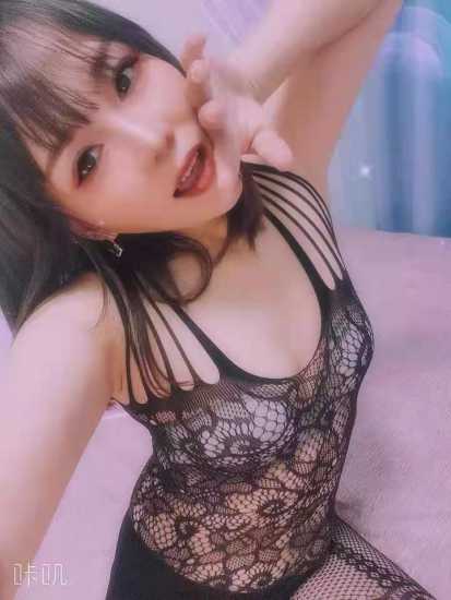 极品25岁妙龄姐妹花，六张双飞双响炮，全程高能操作猛如虎